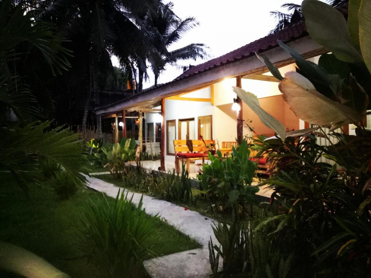 Mengalung Bungalow Kuta  Exterior foto